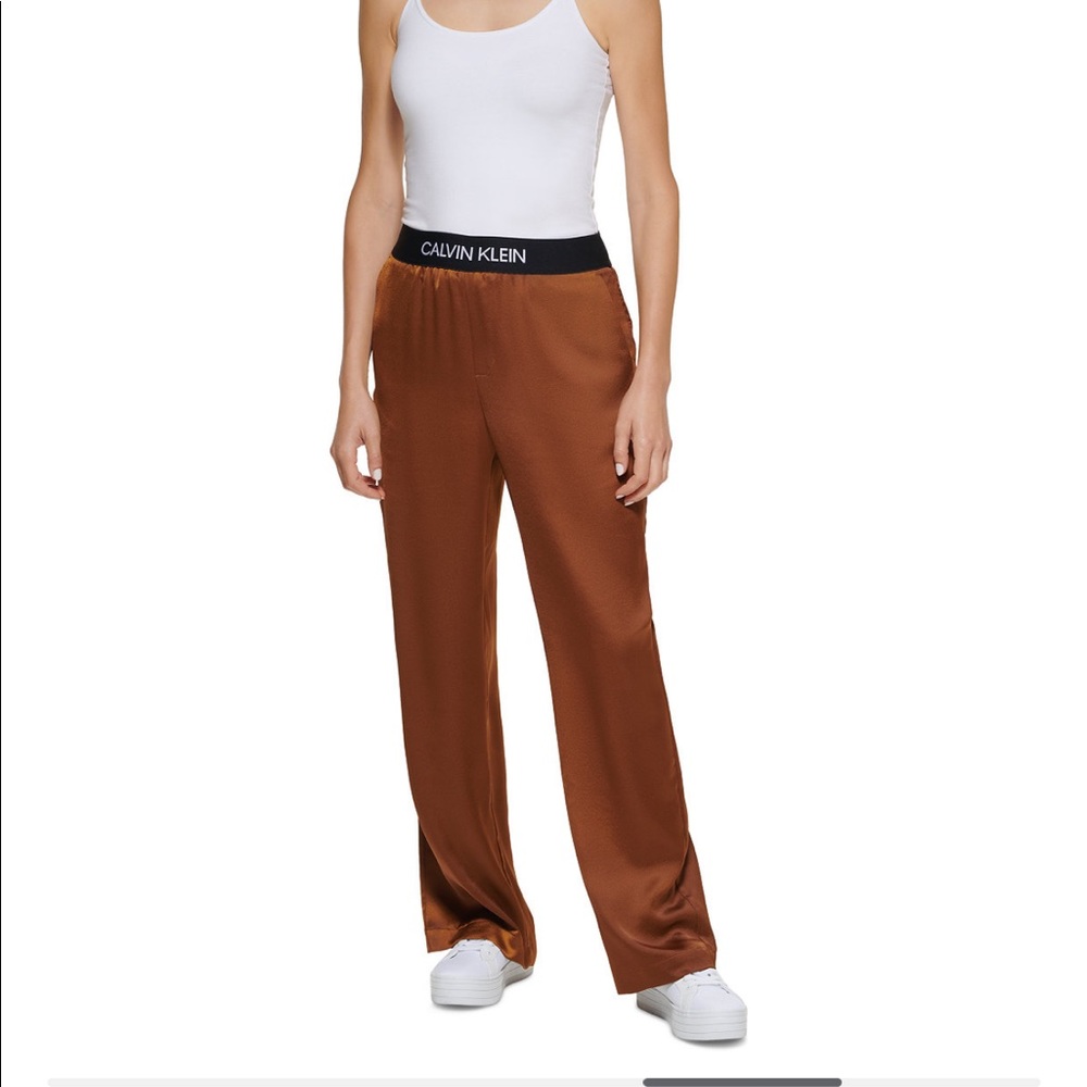 New with tag Calvin Klein wide leg satin finished pants size Medium